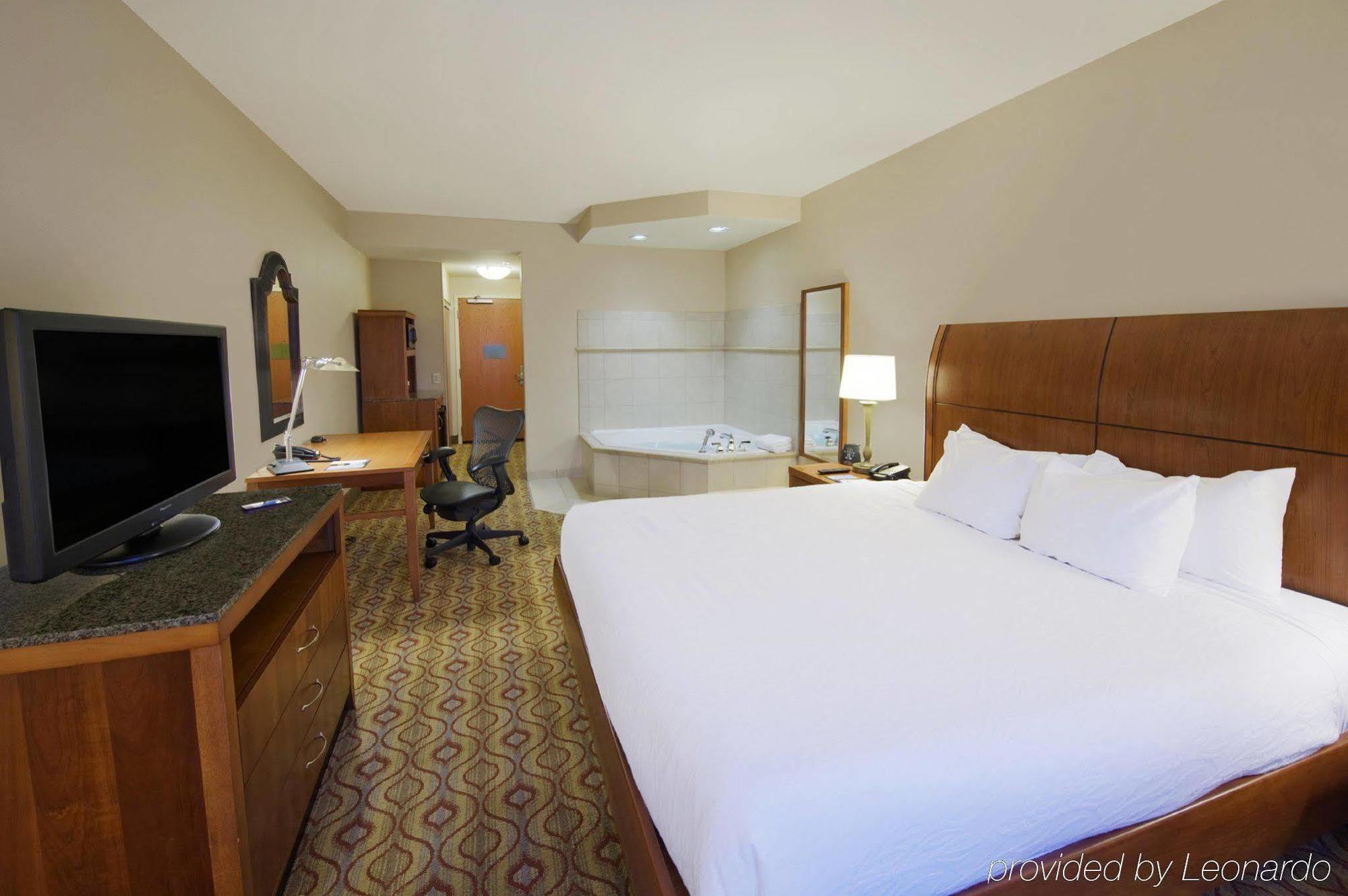 Hilton Garden Inn Solomons Dowell Exterior photo